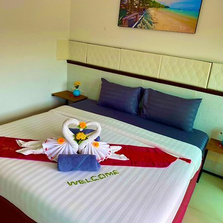 At Home Hotel Patong Exterior foto