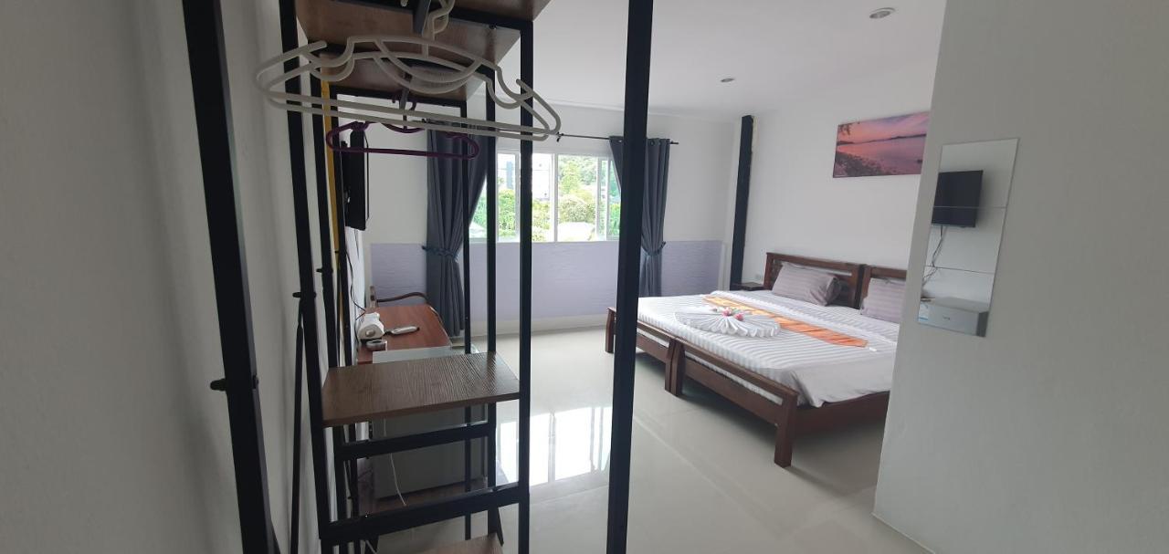 At Home Hotel Patong Exterior foto
