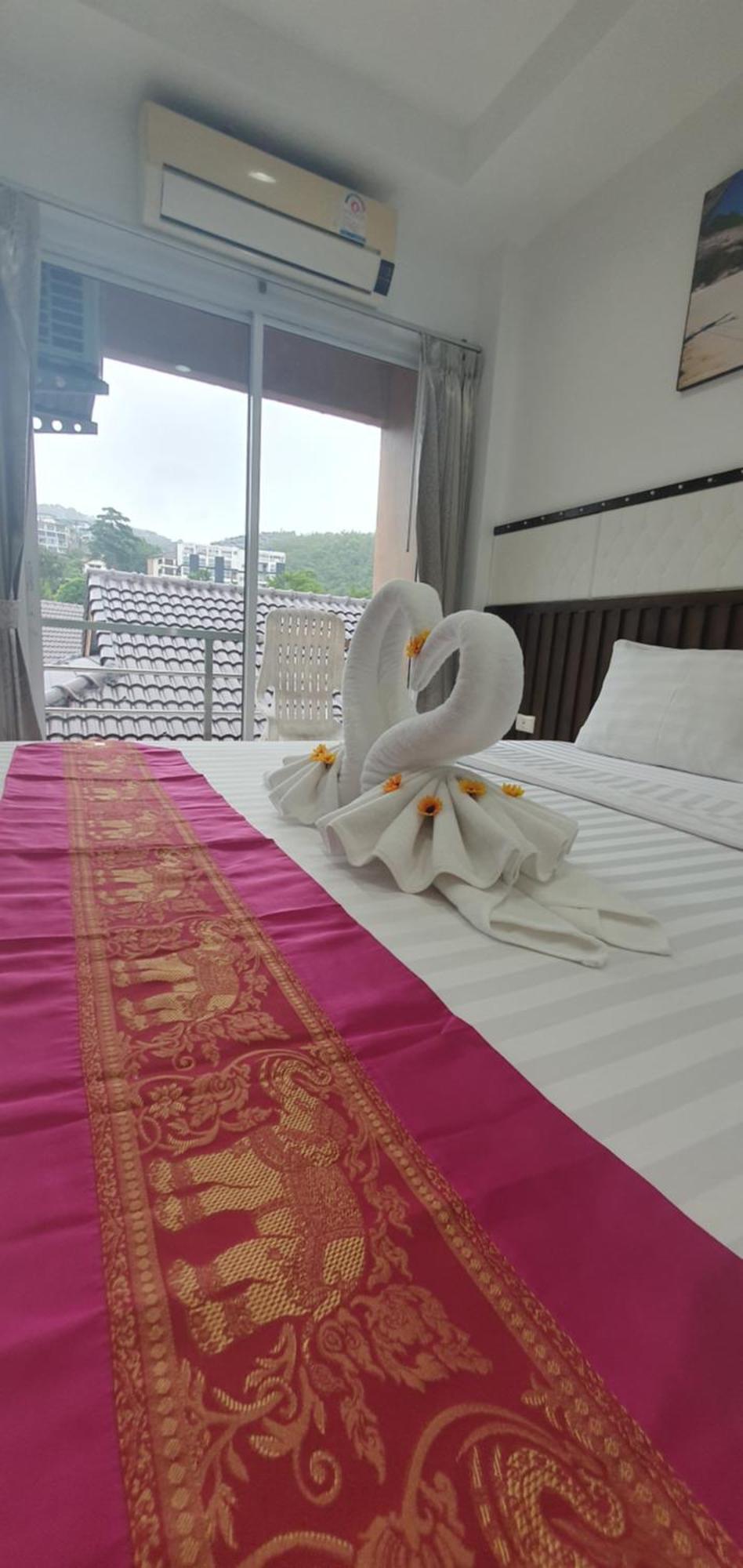 At Home Hotel Patong Exterior foto