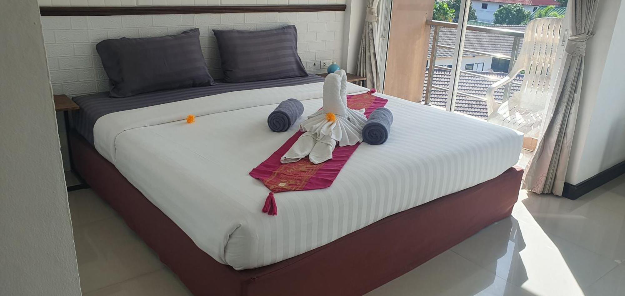 At Home Hotel Patong Exterior foto