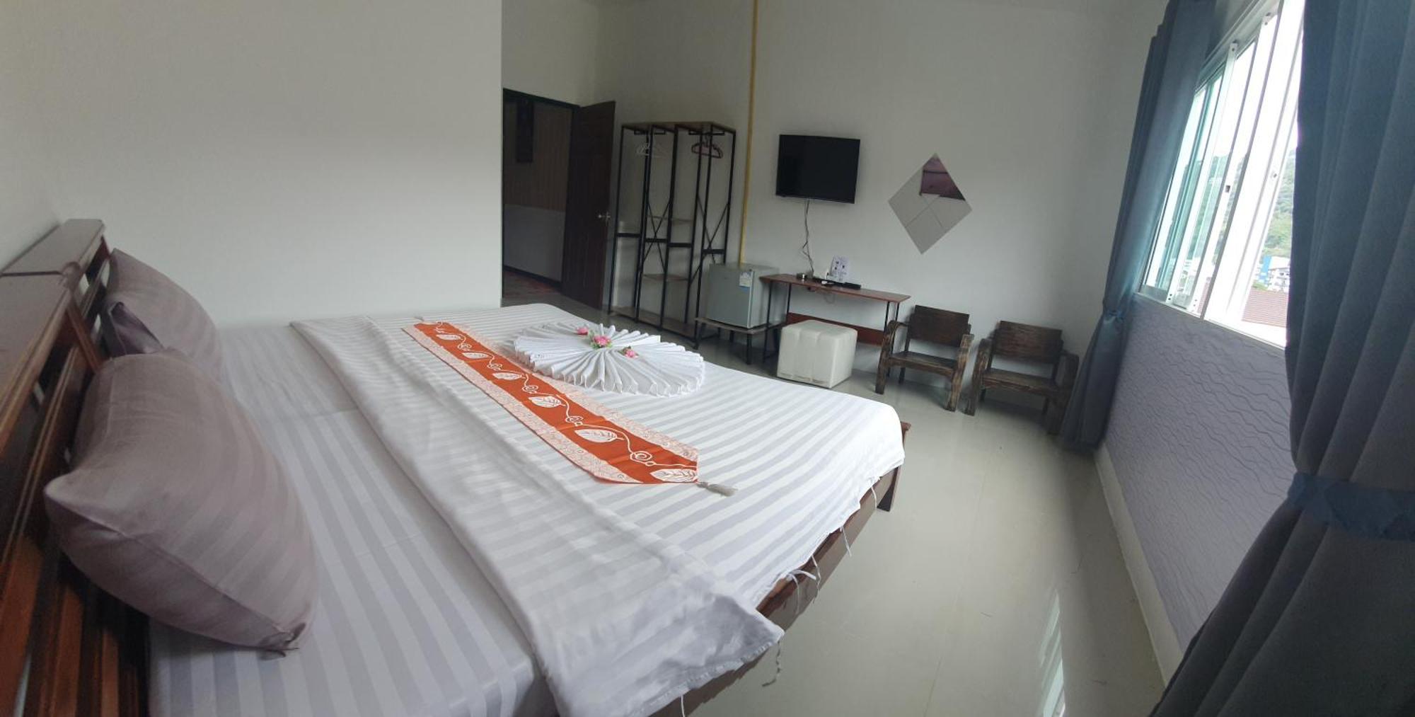 At Home Hotel Patong Exterior foto